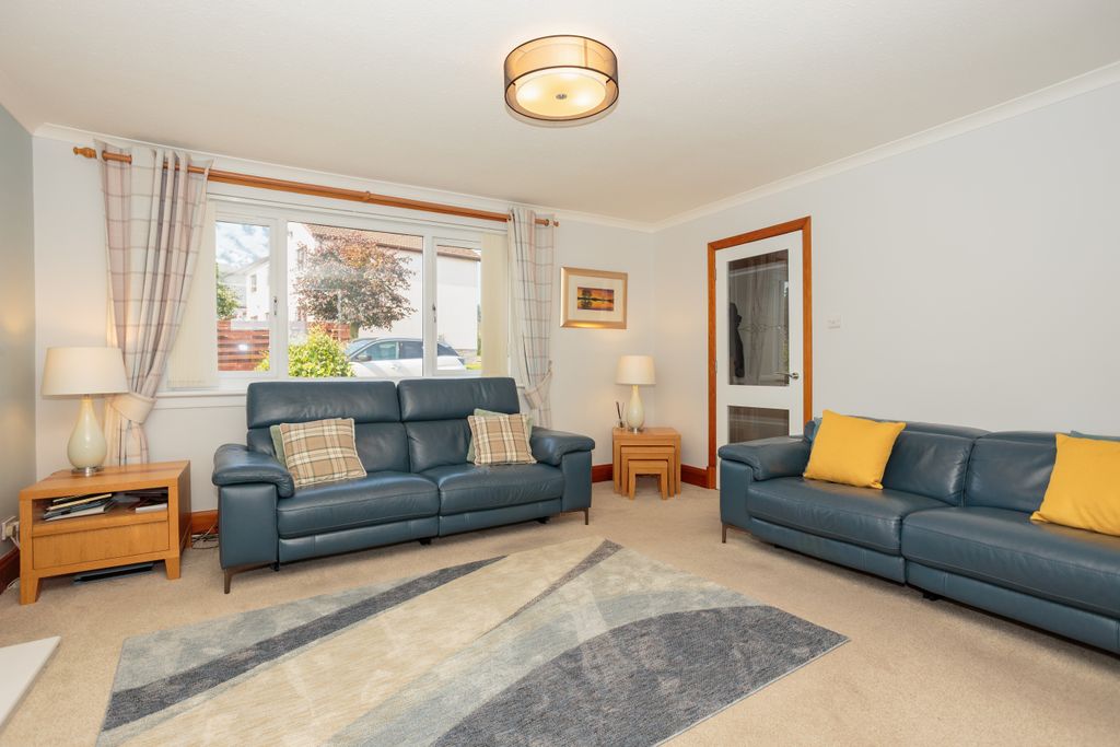Property photo 2 of 51 Living Room
