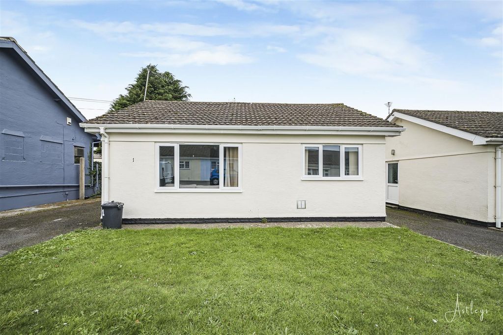 Property photo 1 of 18 09-P1288367.Jpg