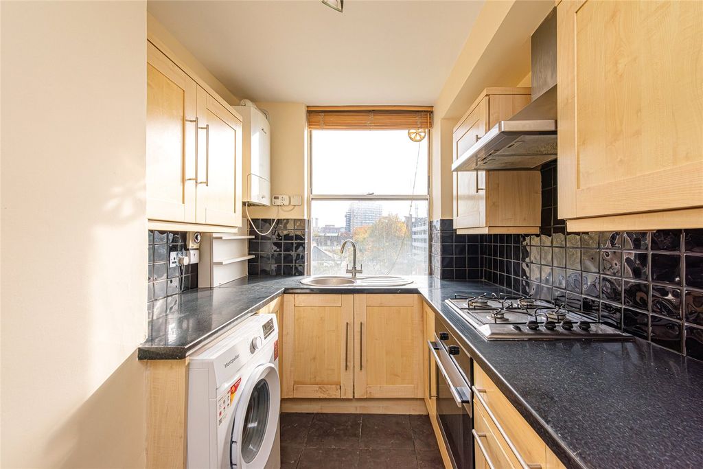 Property photo 3 of 6 Picture No. 11