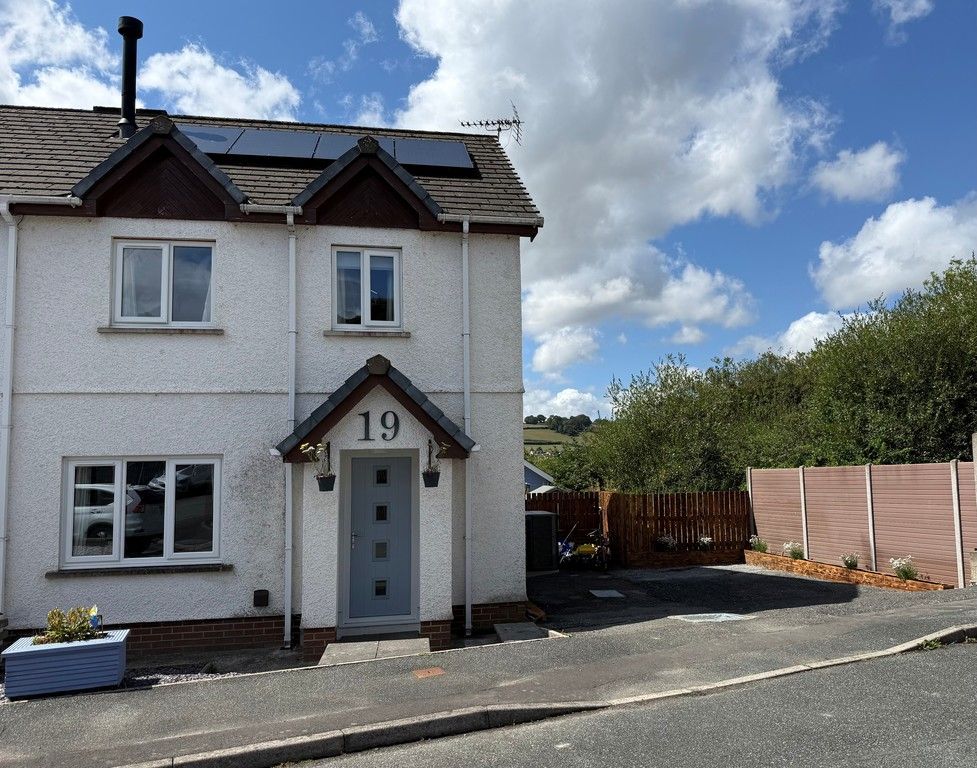3 bed semi-detached house for saleNo 19 Brynderi Close, Adpar SA38