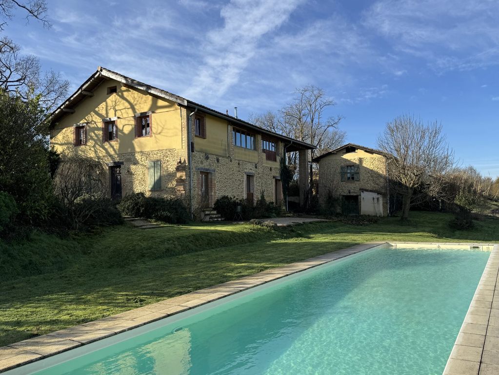 Property photo 1 of 33