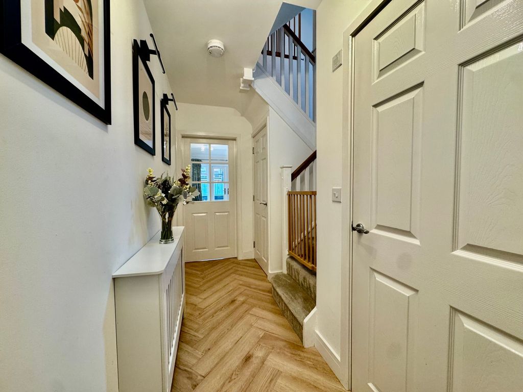 Property photo 2 of 31