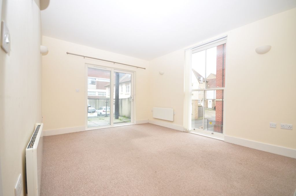 Property photo 3 of 10 Lounge