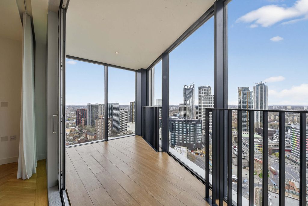 Property photo 2 of 27