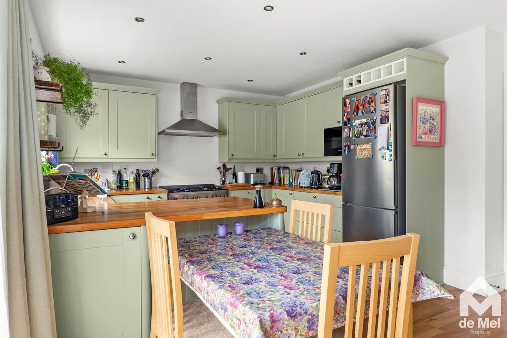 Property photo 3 of 17 Photo 13