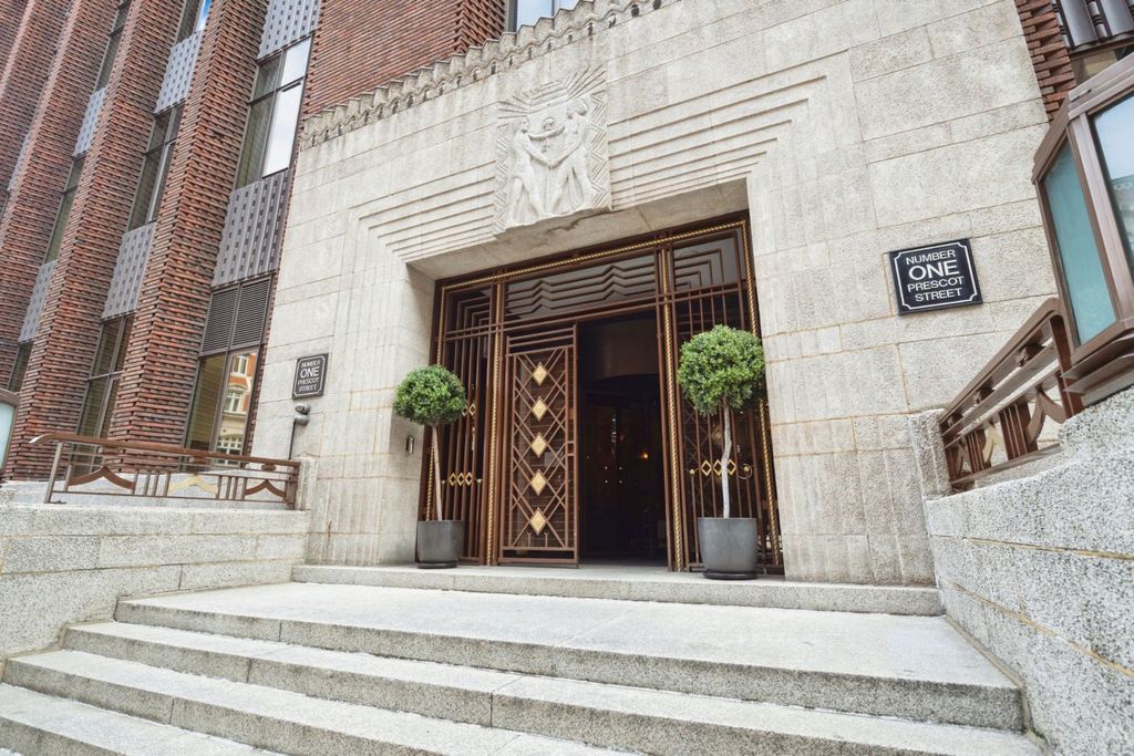 Property photo 3 of 25 Entrance