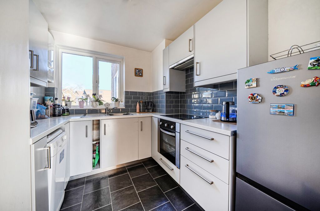 Property photo 2 of 14 1-69d4B03c468Bc-1...