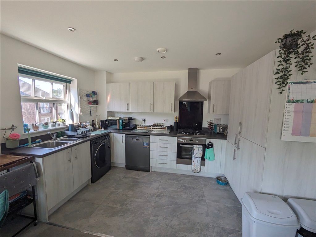 Property photo 2 of 8 Kitchen