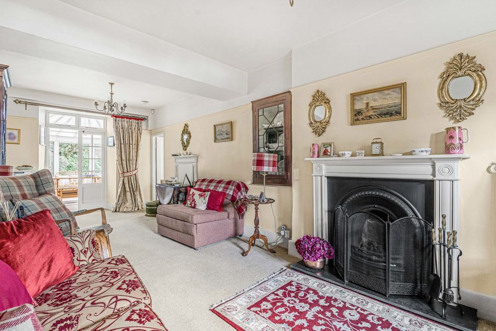 Property photo 3 of 21 Sitting Room