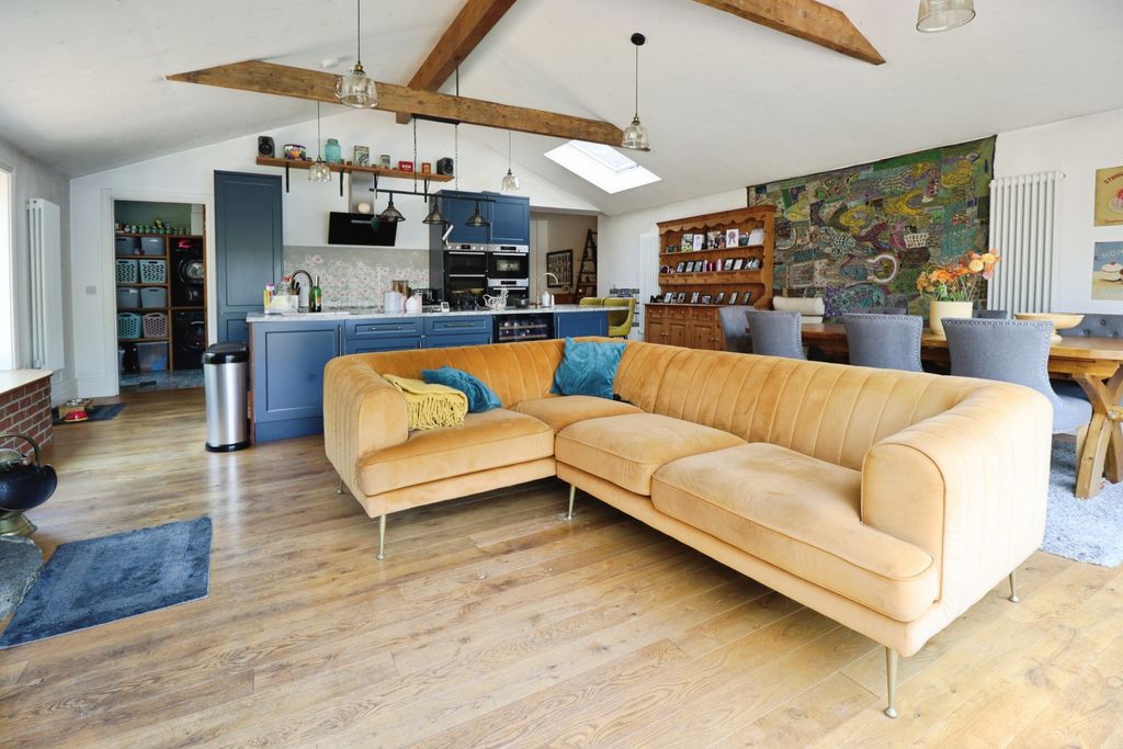 Property photo 3 of 41