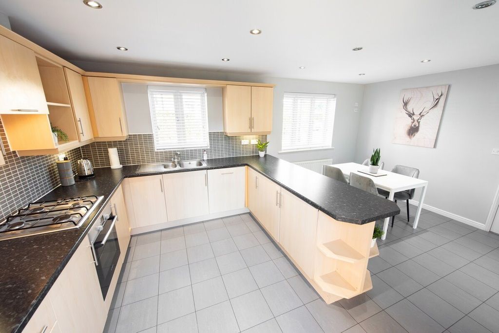 Property photo 3 of 16 Gallery