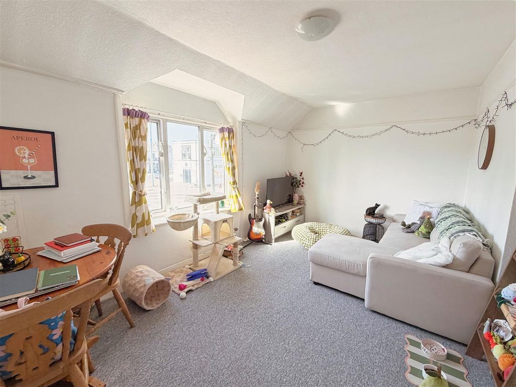 Property photo 2 of 7 Living Room