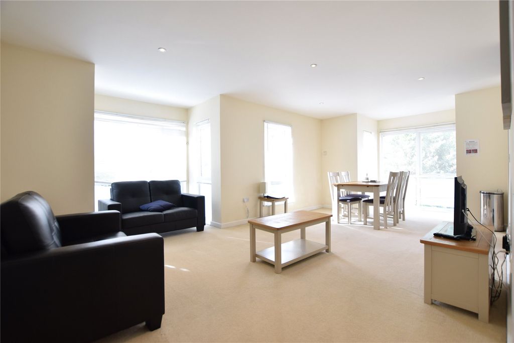 Property photo 1 of 6 Living/Dining Room