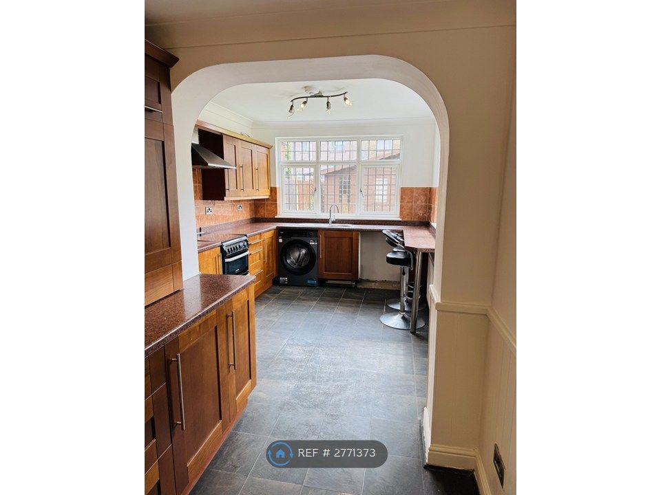 Property photo 2 of 19 Kitchen