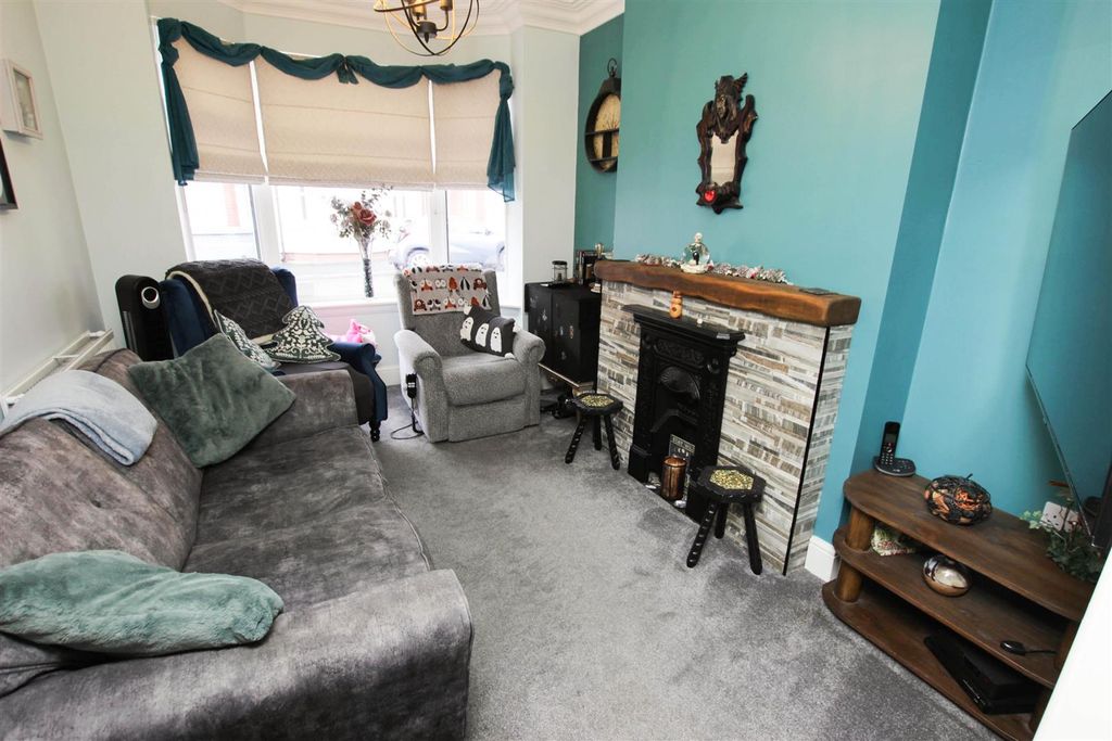 Property photo 2 of 22 Lounge