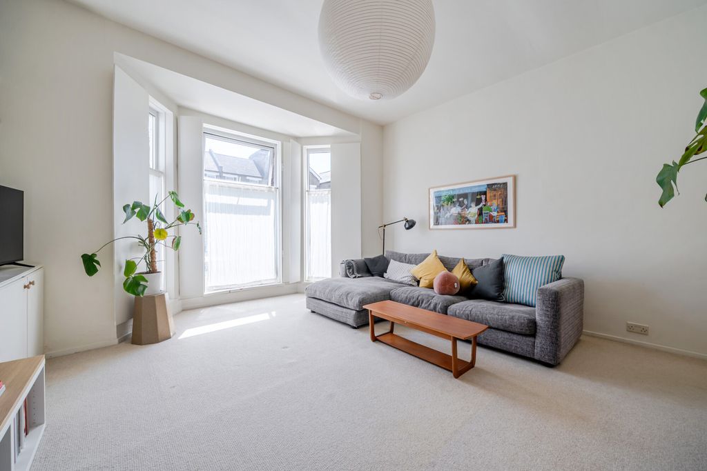 Property photo 3 of 23 1465418-1-6A156Bb...
