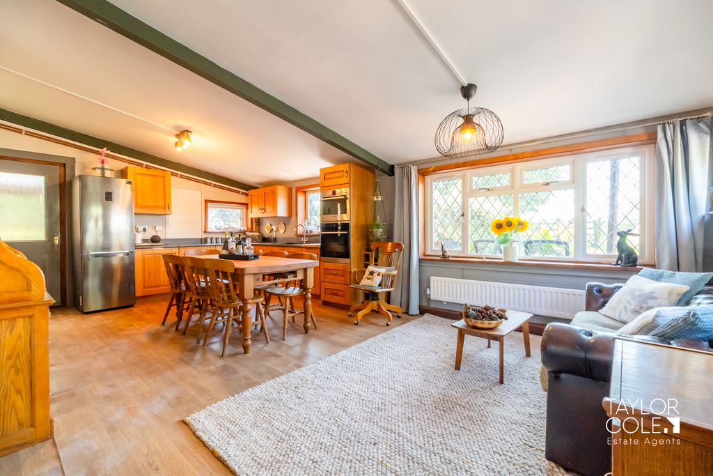 Property photo 2 of 32