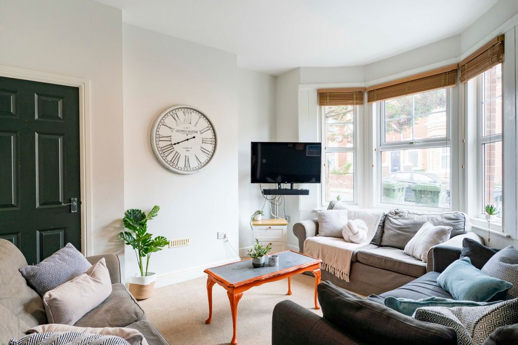 Property photo 1 of 8 Photo 0