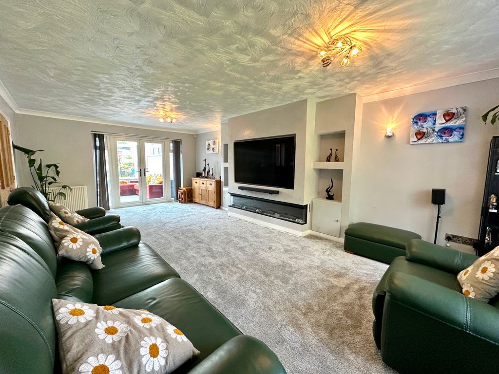 Property photo 2 of 31