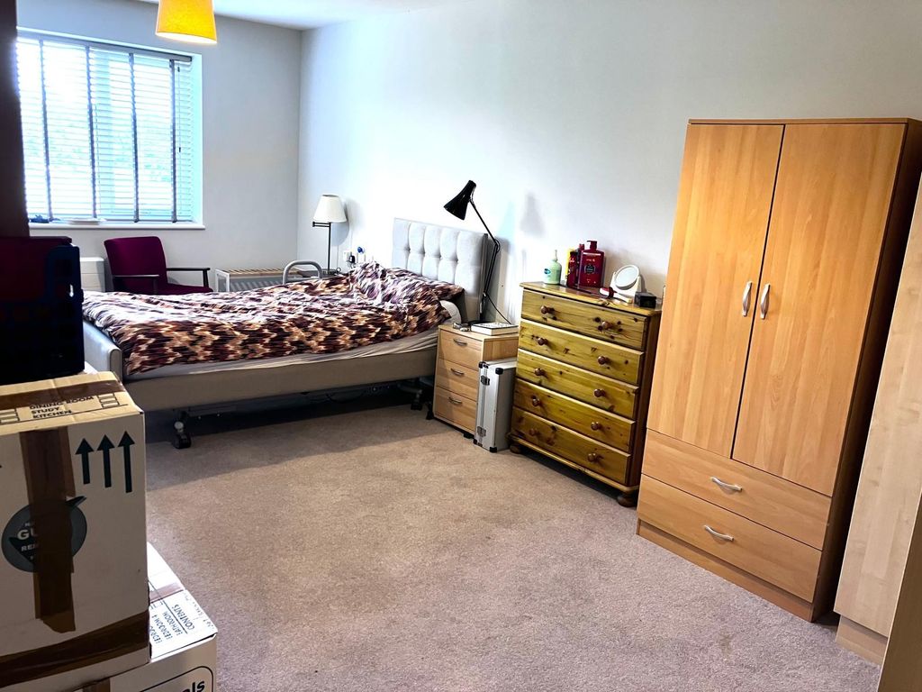 Additional image 9 of 2 bed flat for saleOld Schools Lane, Epsom KT17