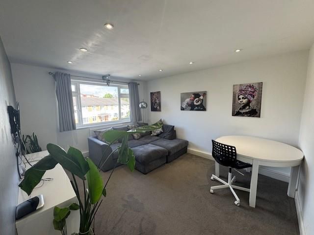 Property photo 2 of 7 Livingroom2.Jpg