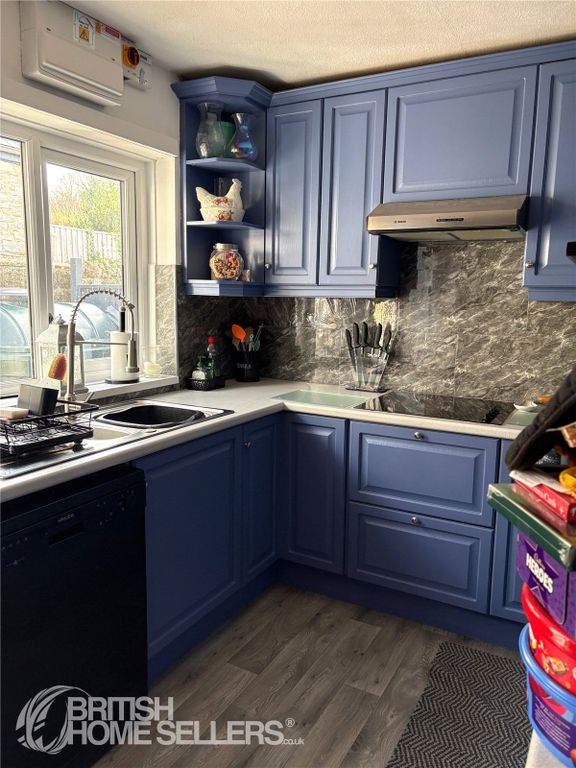 Property photo 3 of 23 Picture No. 18