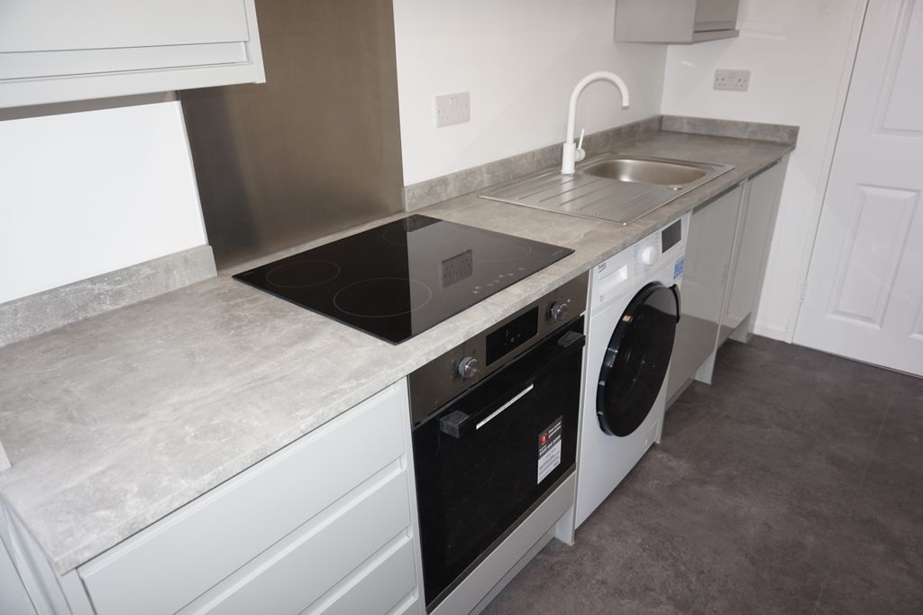 Property photo 2 of 9 Kitchen