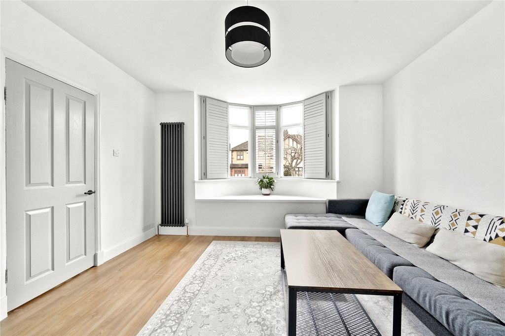 Property photo 3 of 34 Picture No. 23