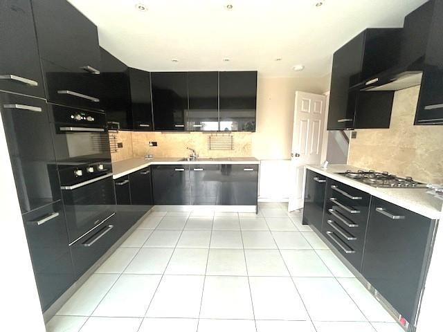 Property photo 2 of 15 Kitchen