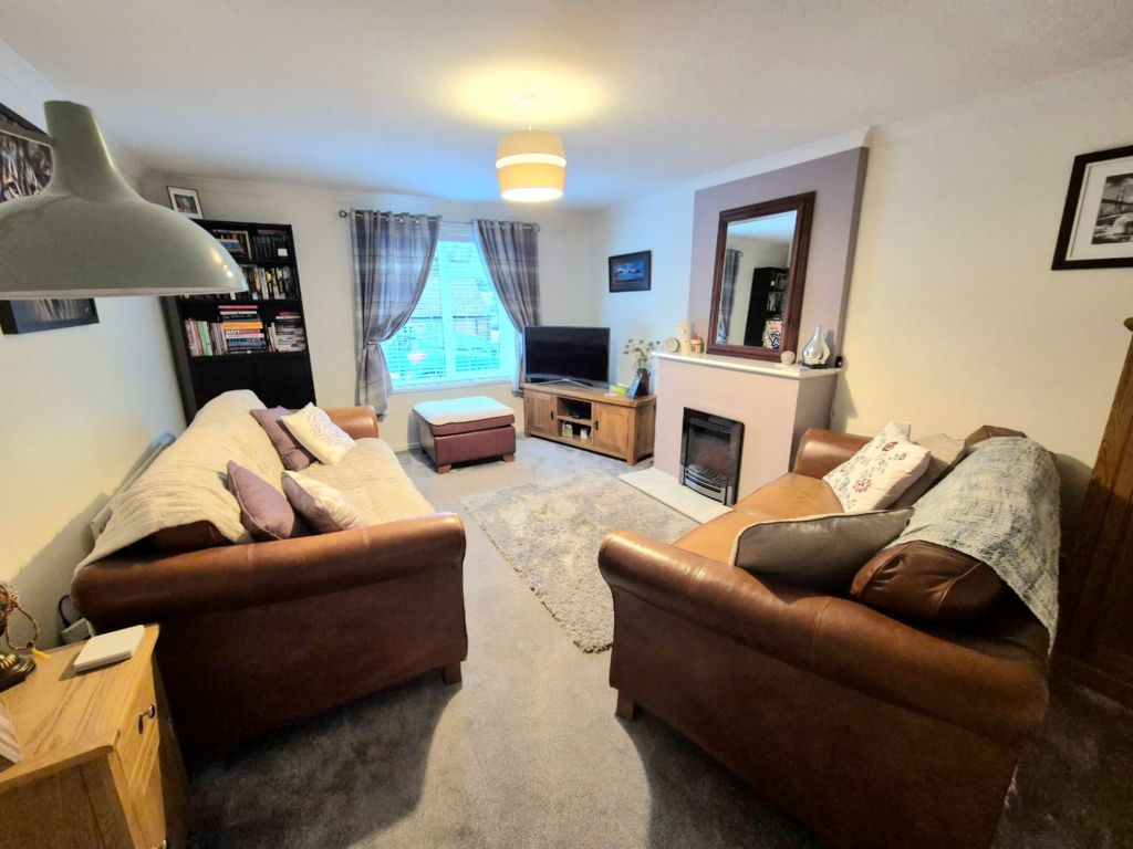 Property photo 2 of 12 Lounge