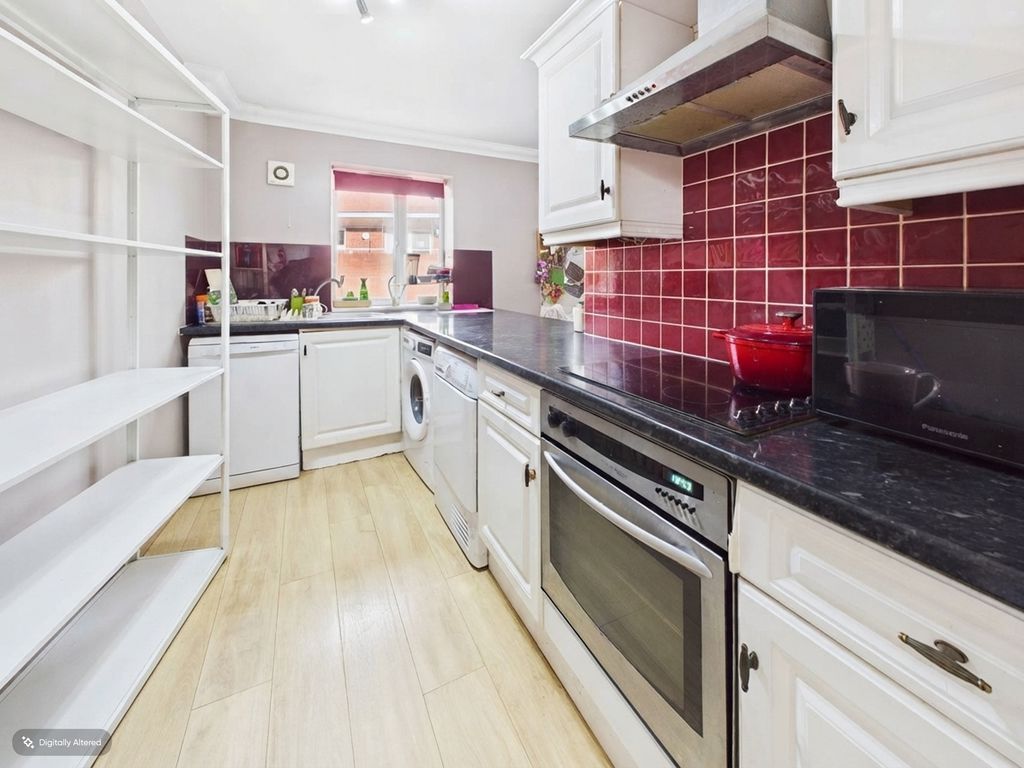Property photo 2 of 8 Kitchen