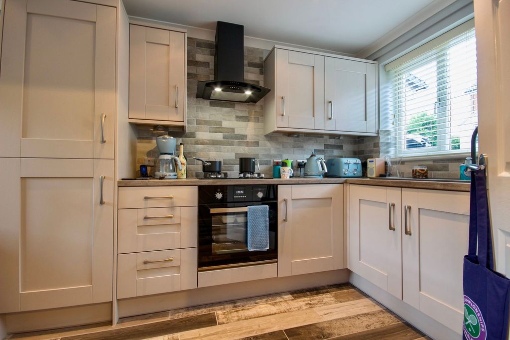 Property photo 2 of 24