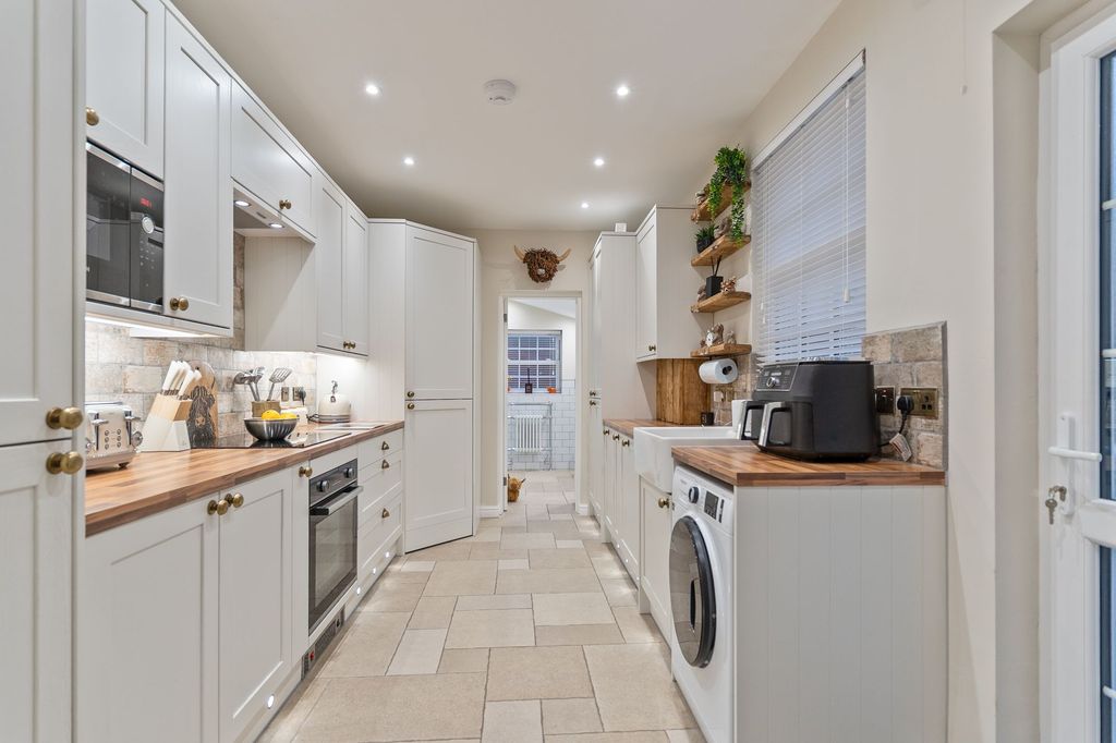 Property photo 3 of 30