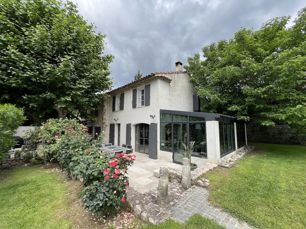 Property photo 2 of 40