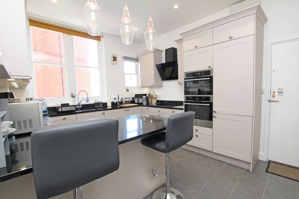 Property photo 3 of 25