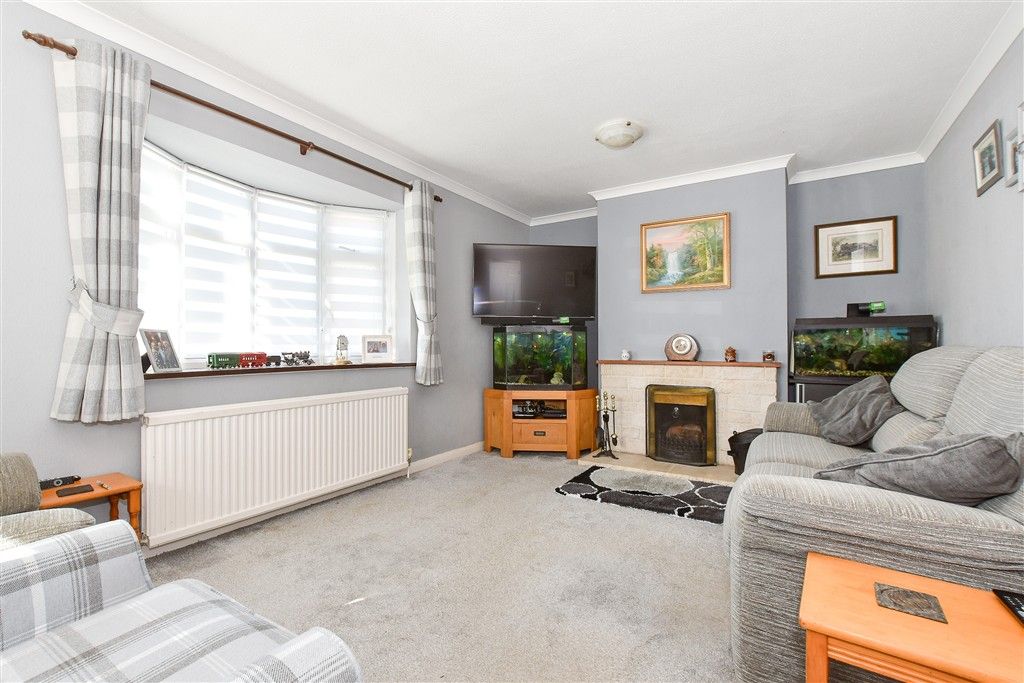 Property photo 3 of 13 Lounge