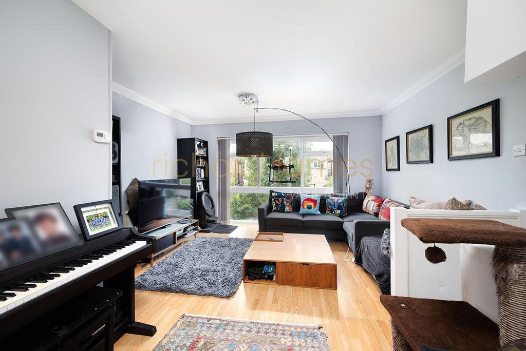 Property photo 2 of 14 W03.Jpg