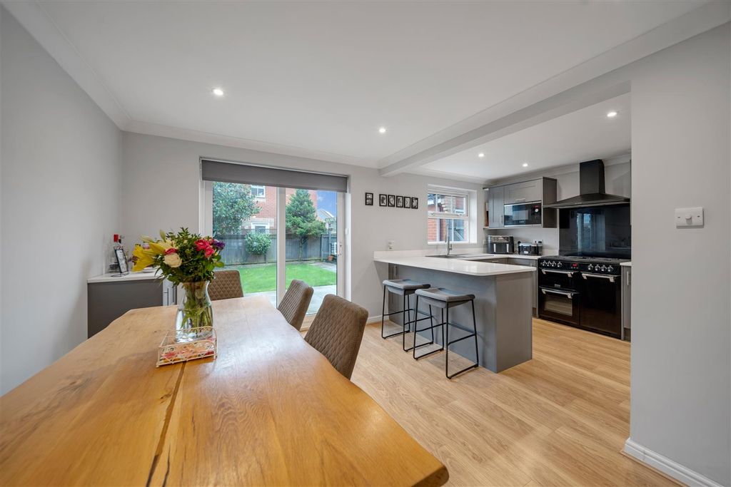 Property photo 2 of 16 Grayling Rd-15.Jpg