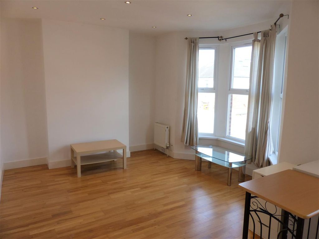 Property photo 2 of 8