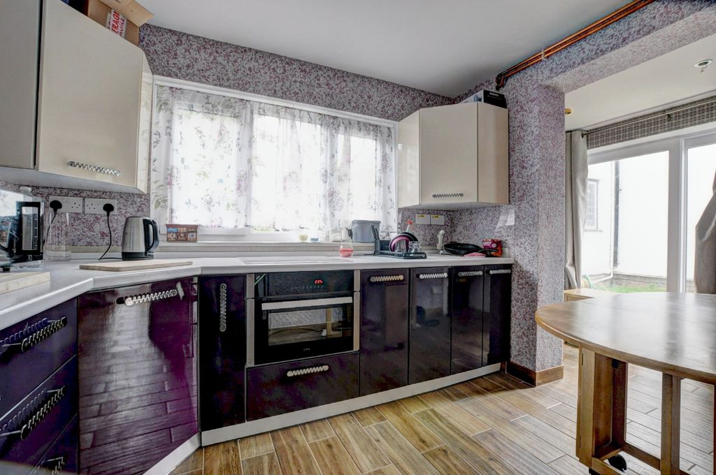 Property photo 2 of 6 60000071-Hr-2