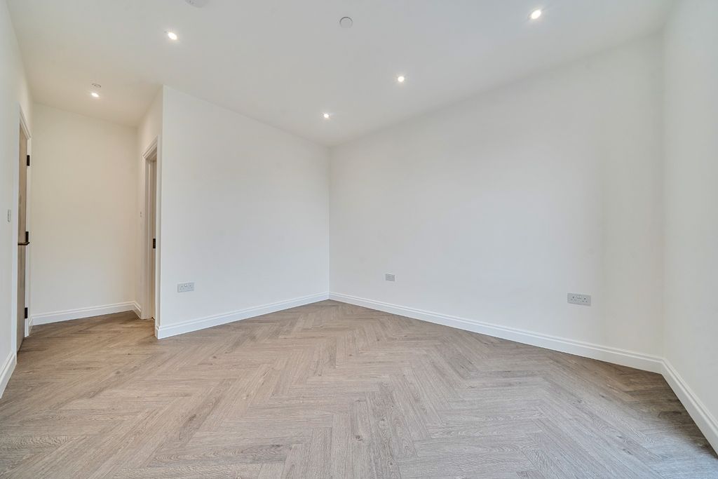 Property photo 3 of 9 5595832