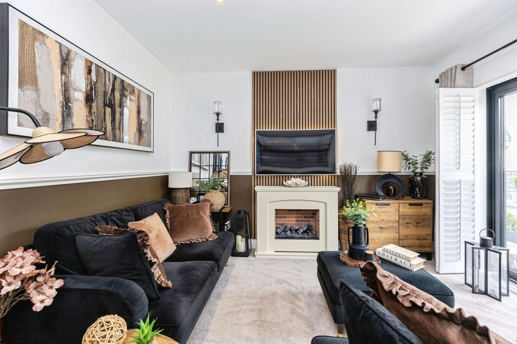 Property photo 2 of 21