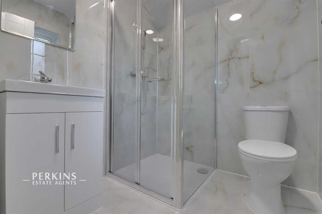 Property photo 2 of 5 Bath 5.Jpg