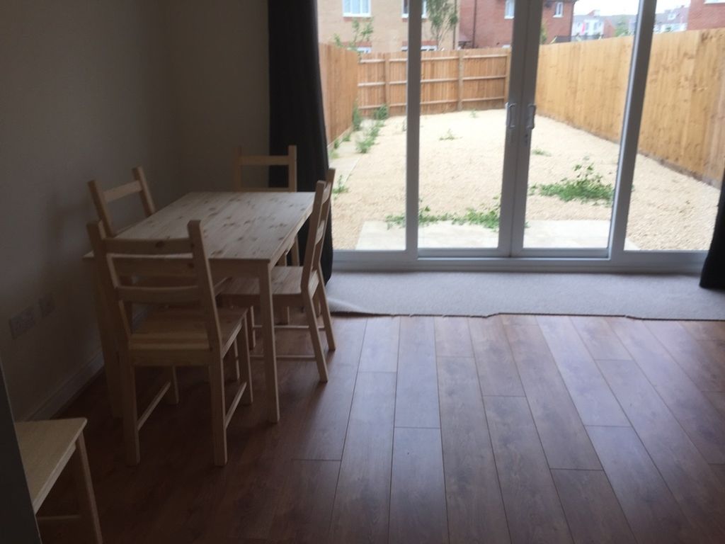 Property photo 1 of 8 A Spacious And Bright Living Room With Access To A...
