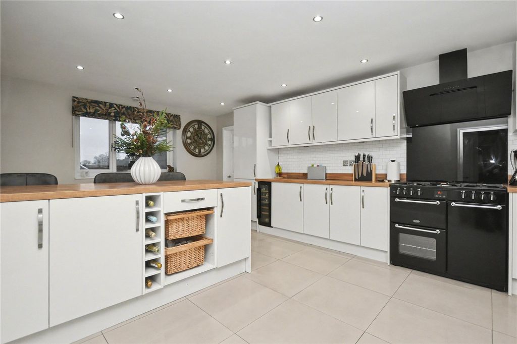 Property photo 3 of 25 Picture No. 28