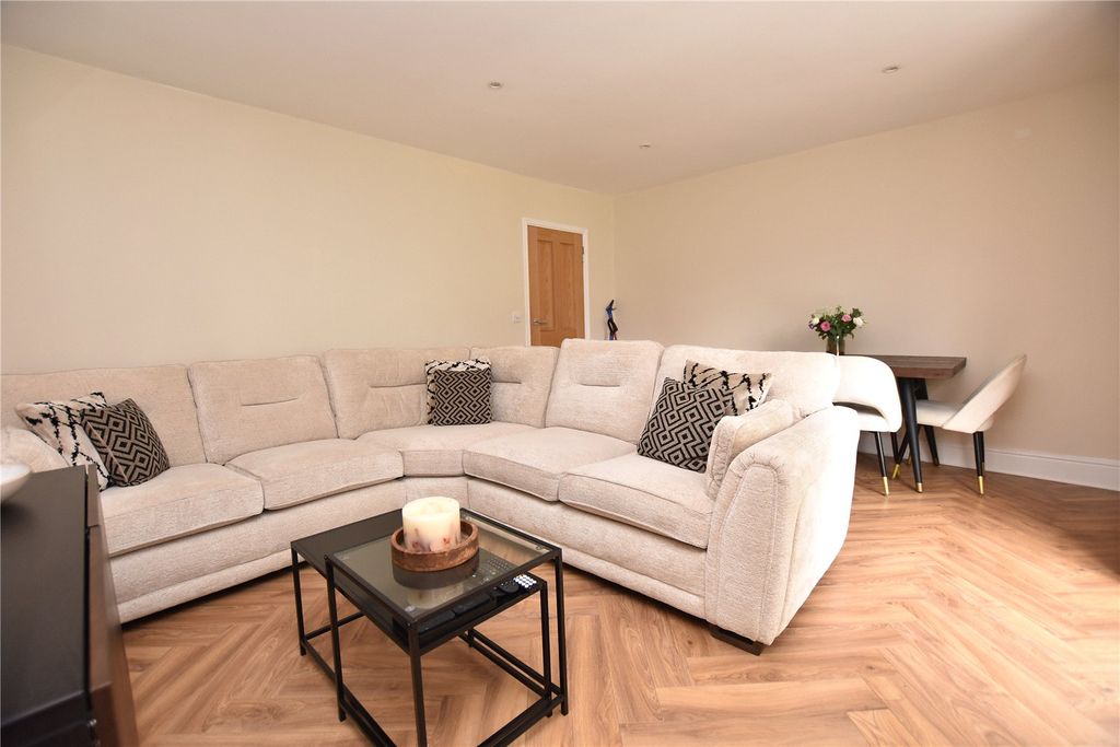 Property photo 3 of 21 Picture No. 64