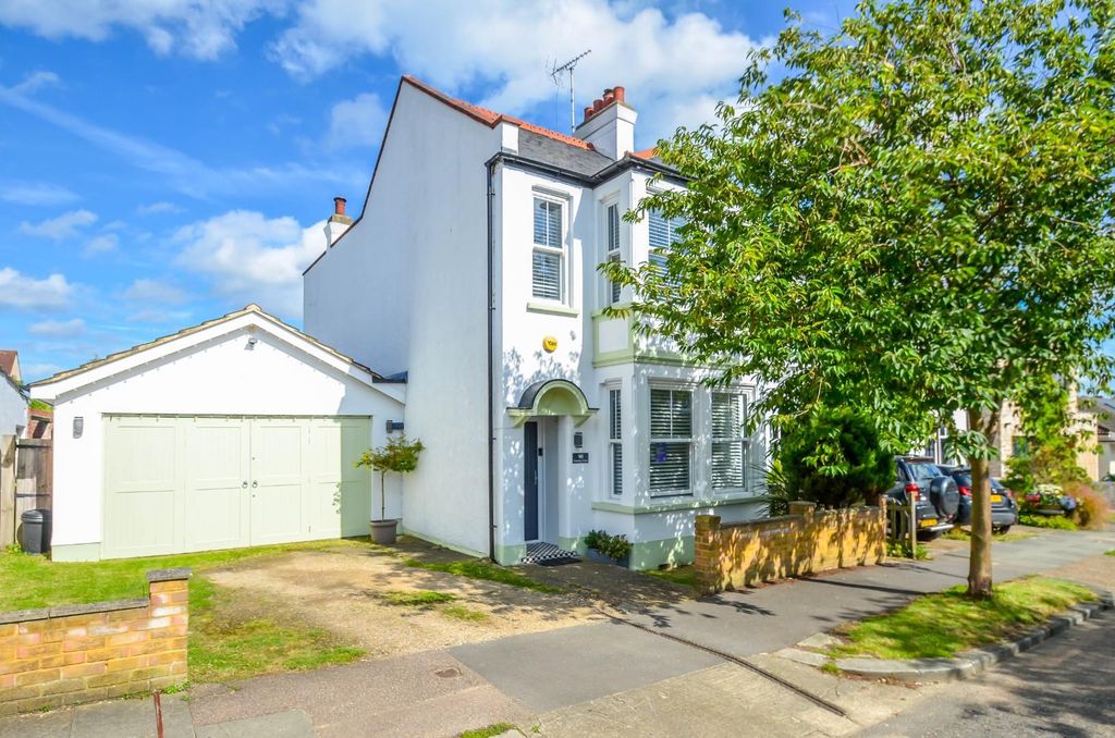 Property photo 1 of 28