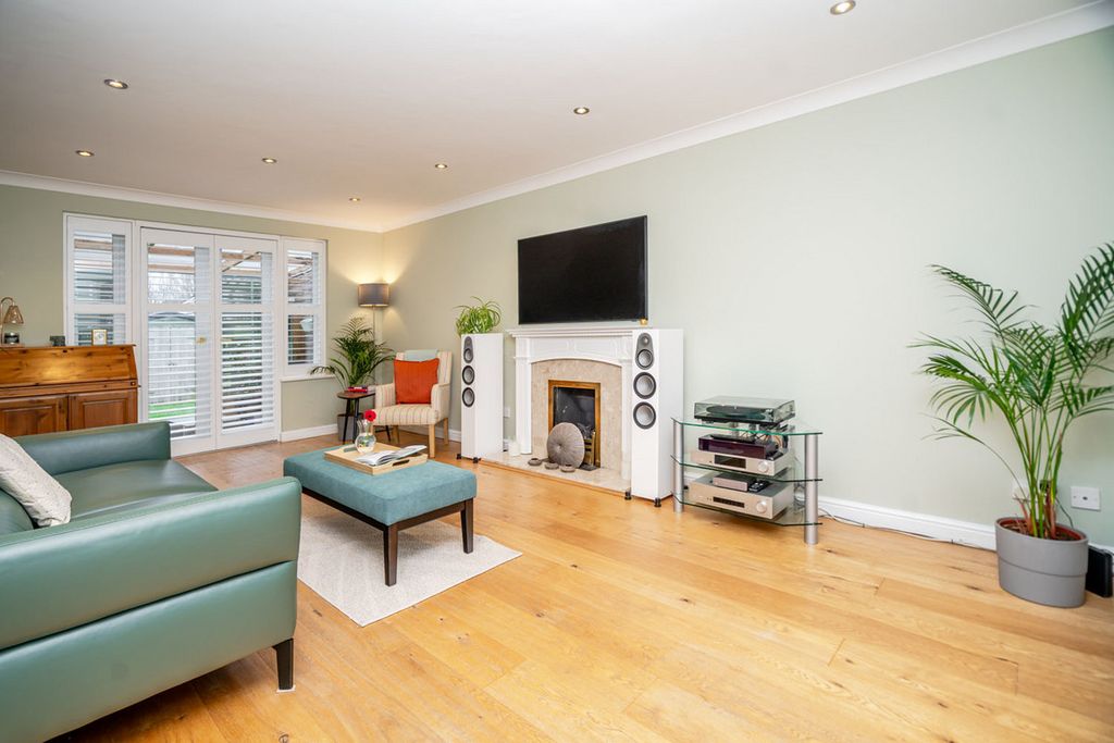 Property photo 2 of 25