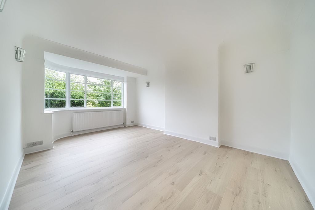 Property photo 3 of 10 1332353-5-688B33B...
