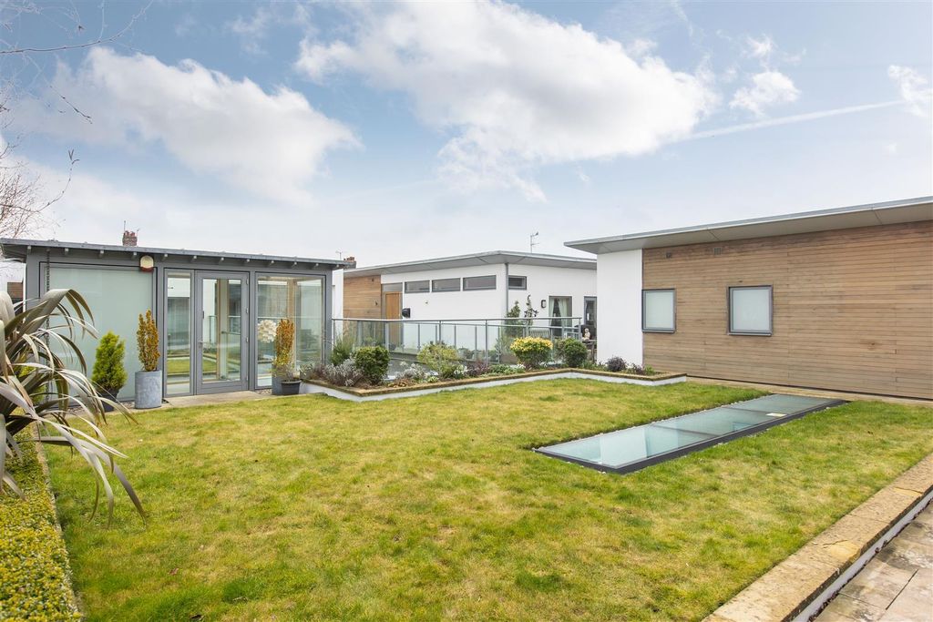 Property photo 1 of 28